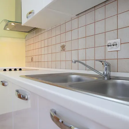 Daire Maya Z Mit Blick Auf Wasser By Interhome