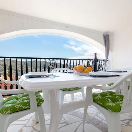 Maya Z Mit Blick Auf Wasser By Interhome *