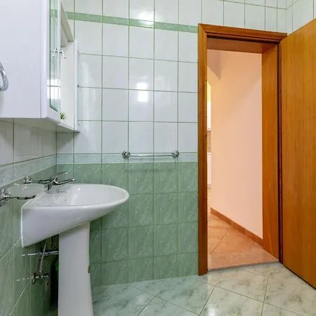 Apartman Maya Z Mit Blick Auf Wasser By Interhome