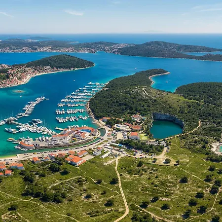 Maya Z Mit Blick Auf Wasser By Interhome *